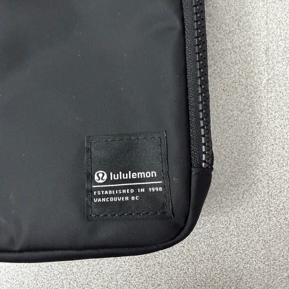 Lululemon Easy Access Crossbody Bag Black Purse Zip Pocket Adjustable Strap - Picture 4 of 10